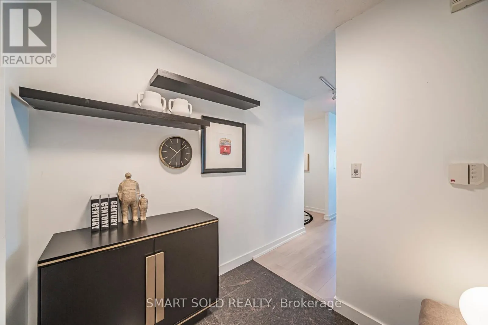 2710 - 81 NAVY WHARF COURT