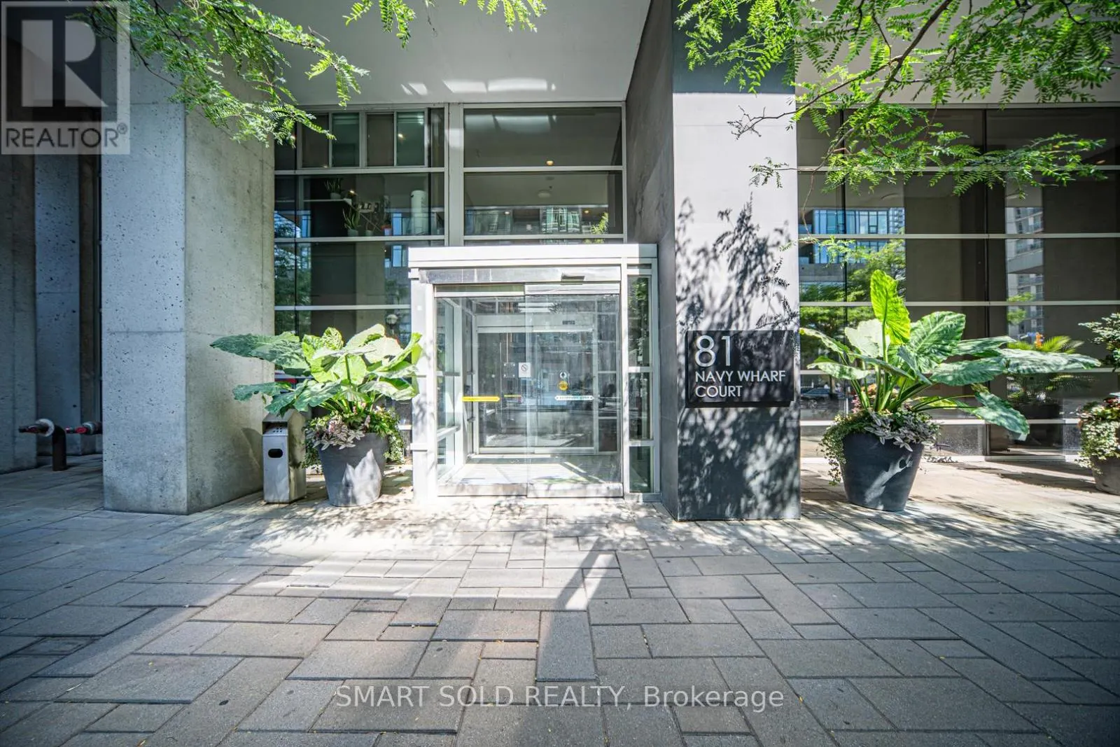 2710 - 81 NAVY WHARF COURT