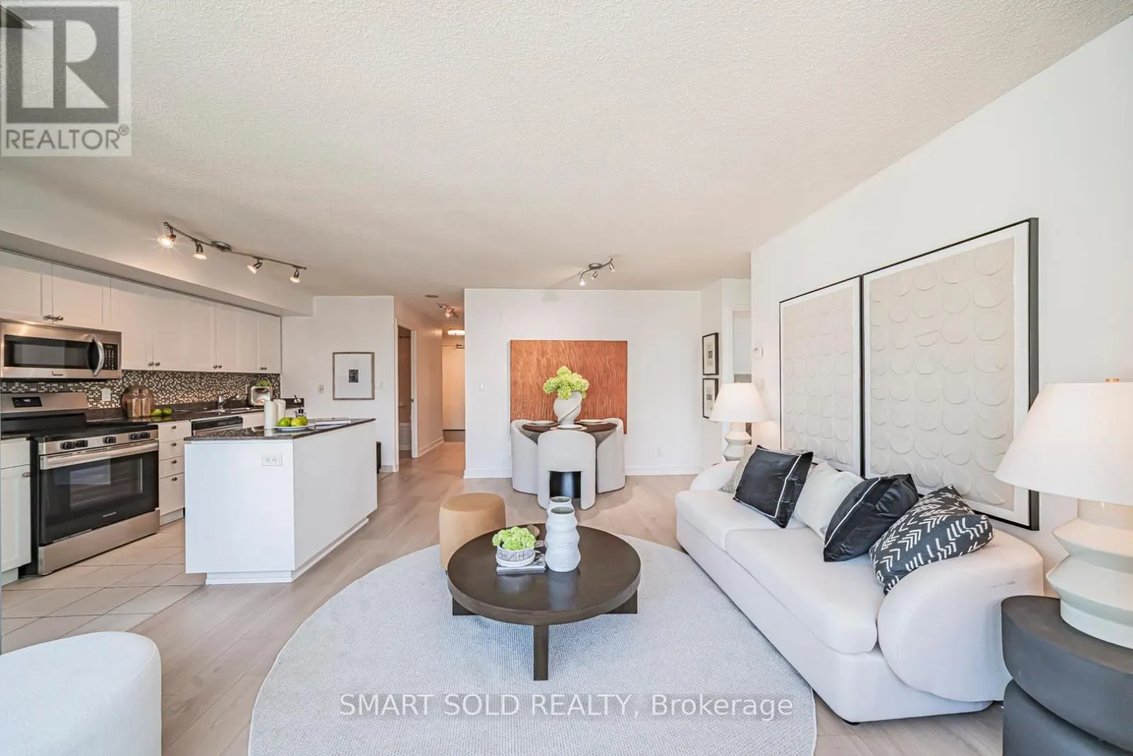 2710 - 81 NAVY WHARF COURT