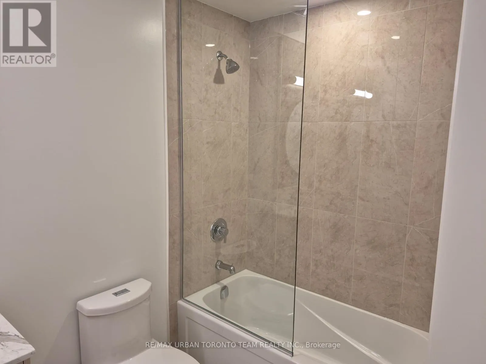 2807 - 771 YONGE STREET