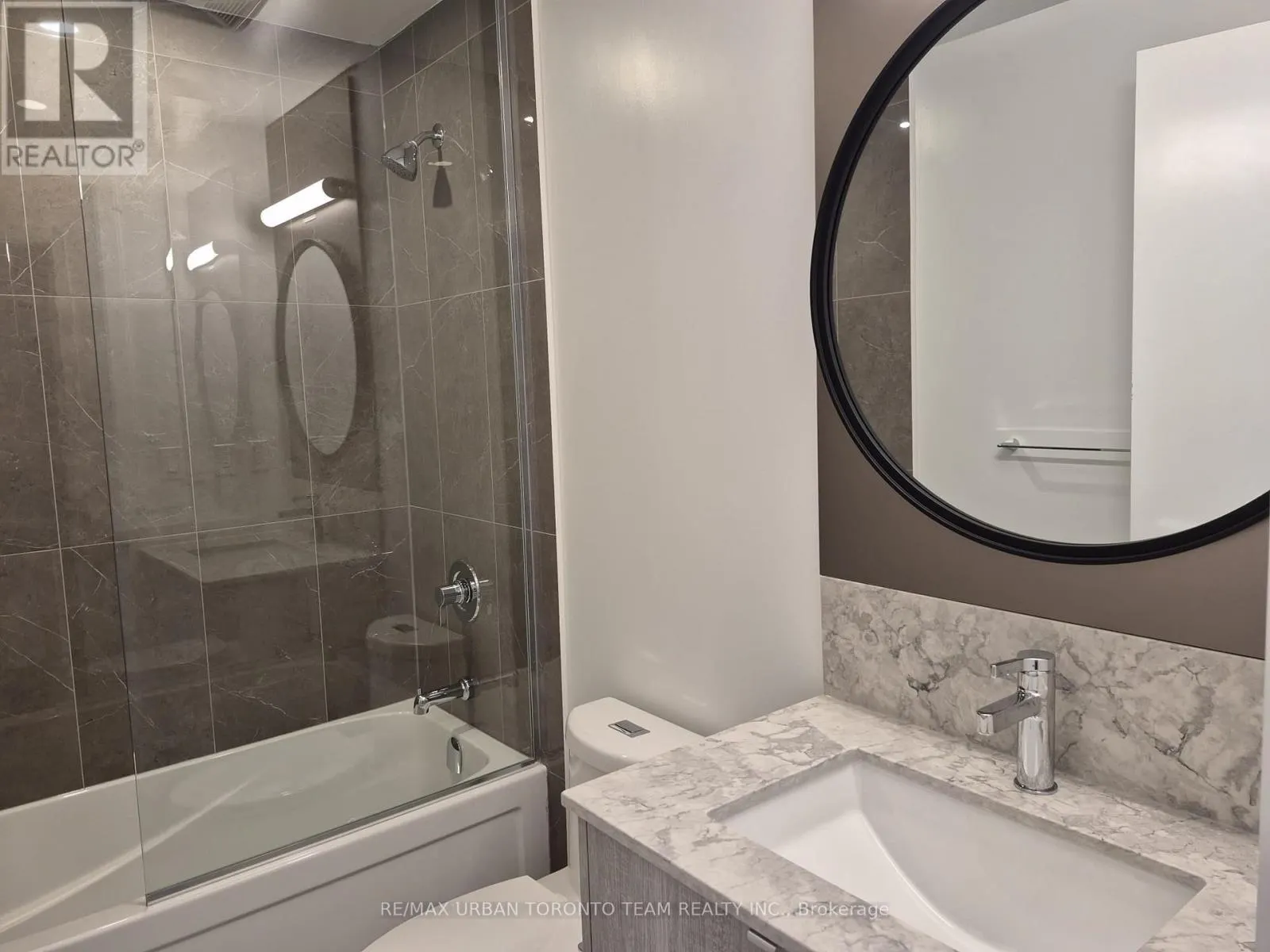2807 - 771 YONGE STREET