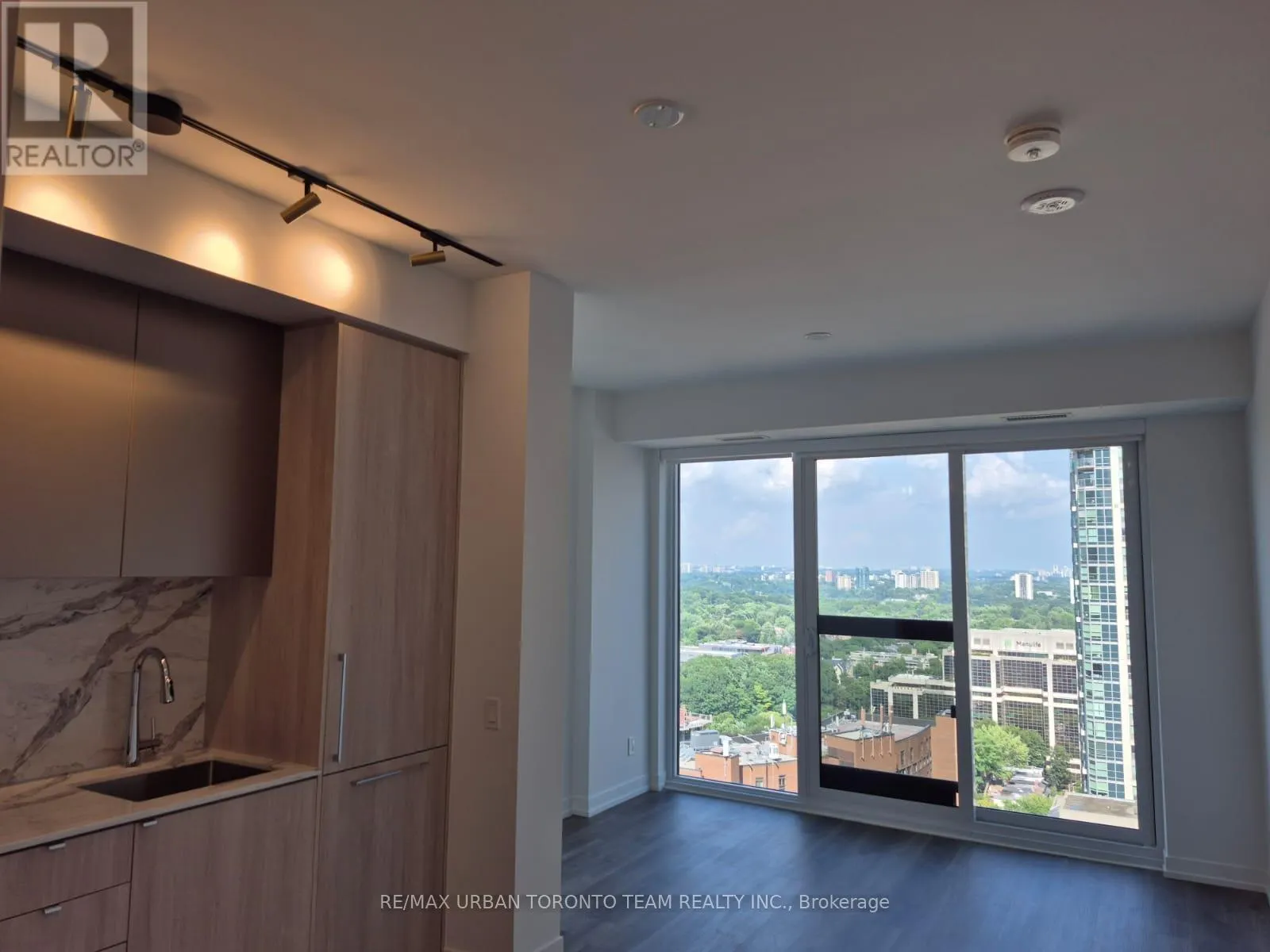 2807 - 771 YONGE STREET