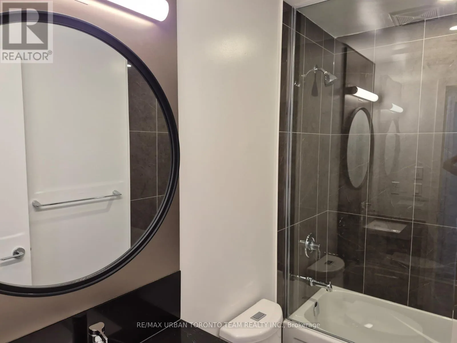 2806 - 771 YONGE STREET