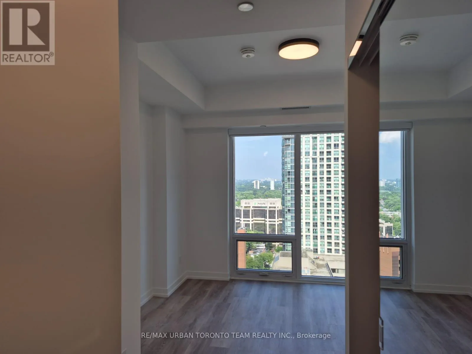 2806 - 771 YONGE STREET