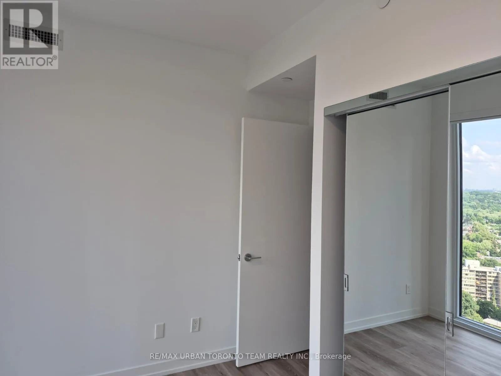 2806 - 771 YONGE STREET