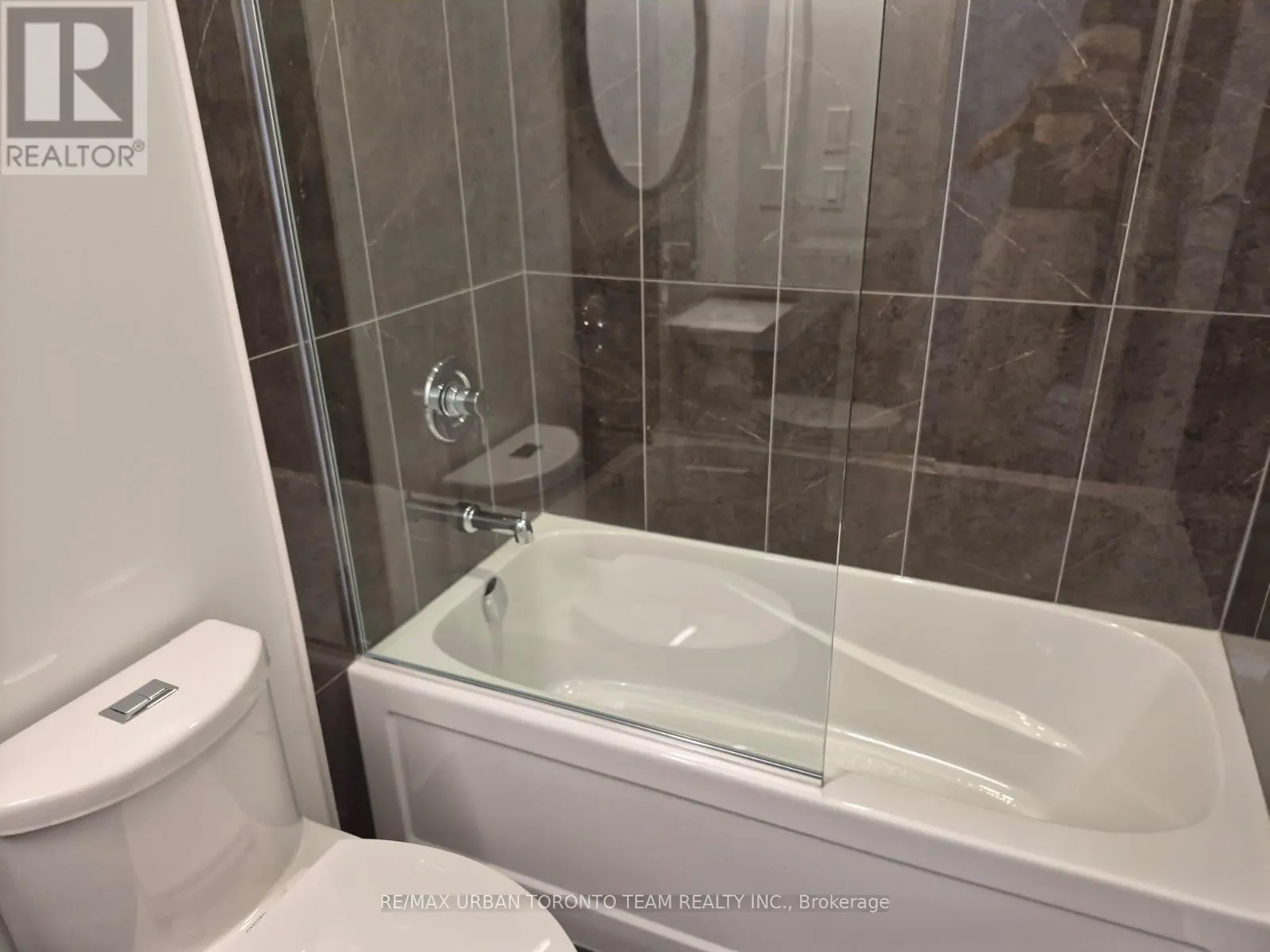 2806 - 771 YONGE STREET