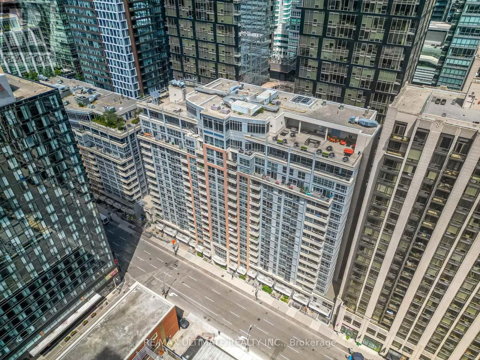 222 - 270 WELLINGTON STREET W