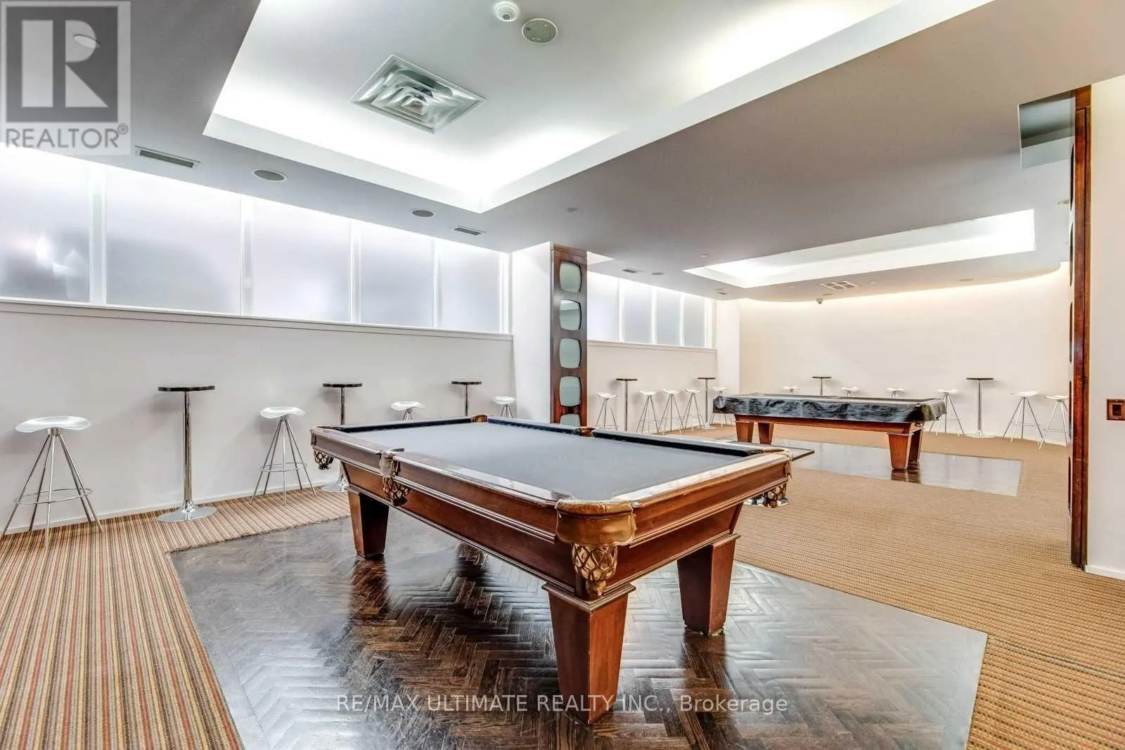 222 - 270 WELLINGTON STREET W