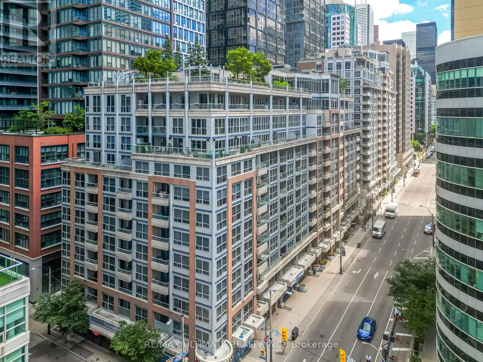 222 - 270 WELLINGTON STREET W