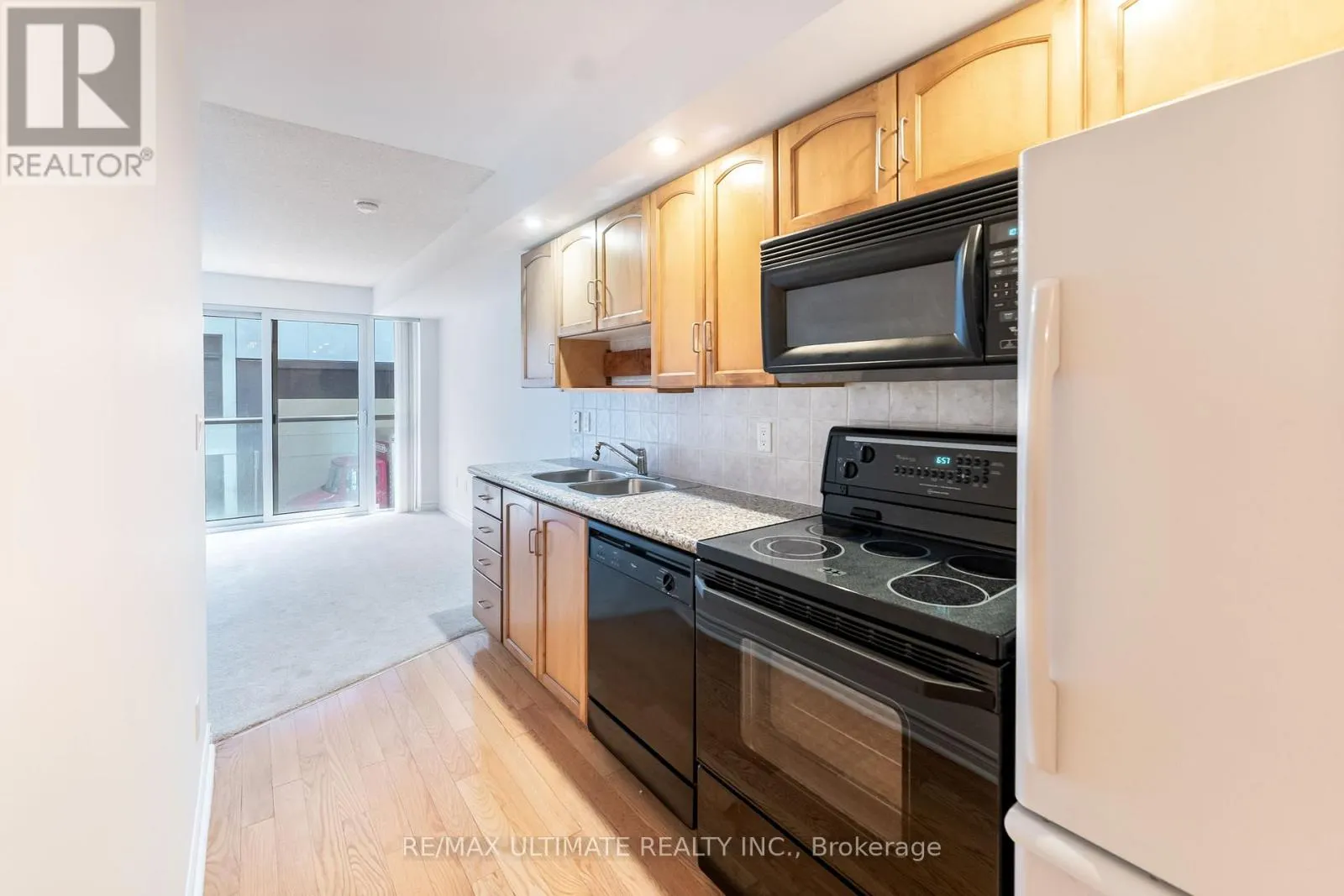 222 - 270 WELLINGTON STREET W