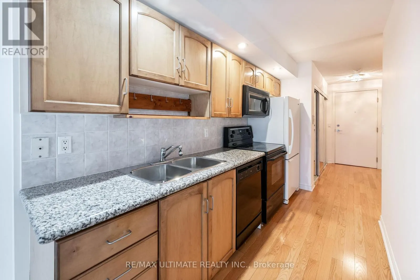 222 - 270 WELLINGTON STREET W