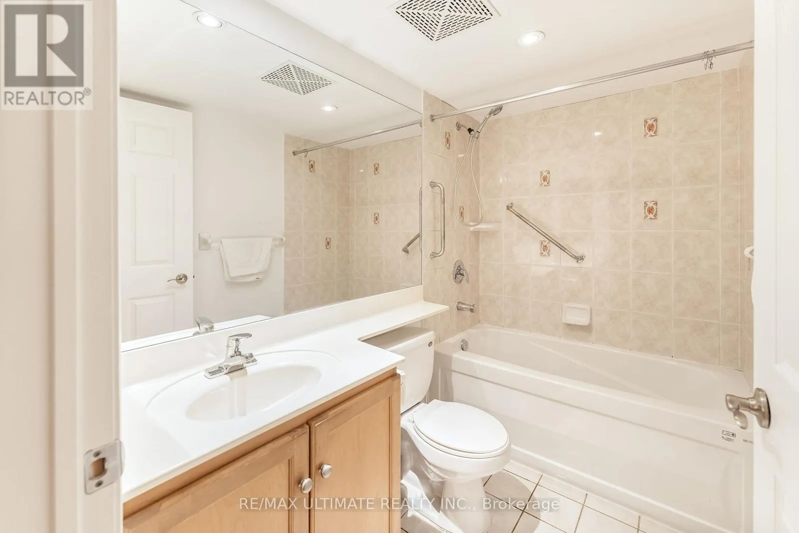 222 - 270 WELLINGTON STREET W