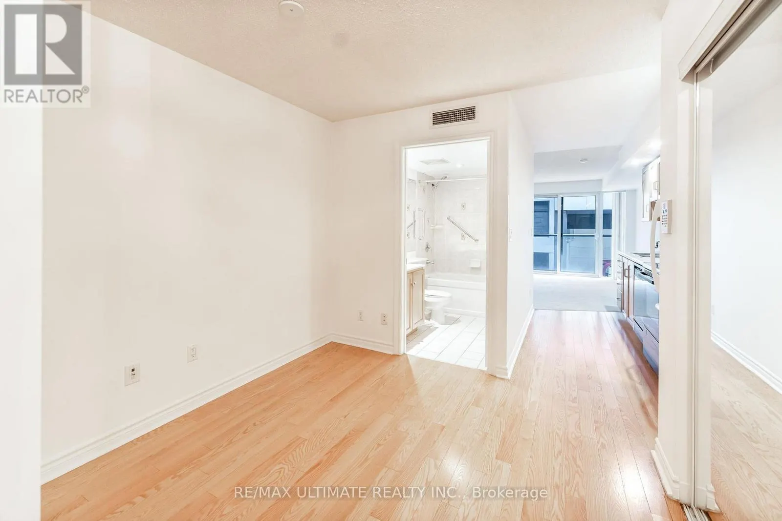 222 - 270 WELLINGTON STREET W