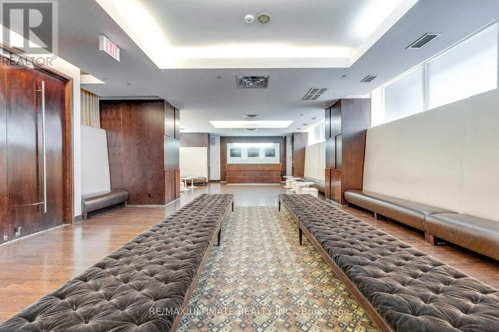 222 - 270 WELLINGTON STREET W