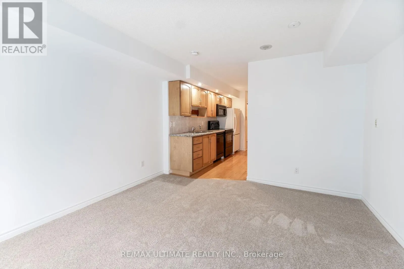 222 - 270 WELLINGTON STREET W
