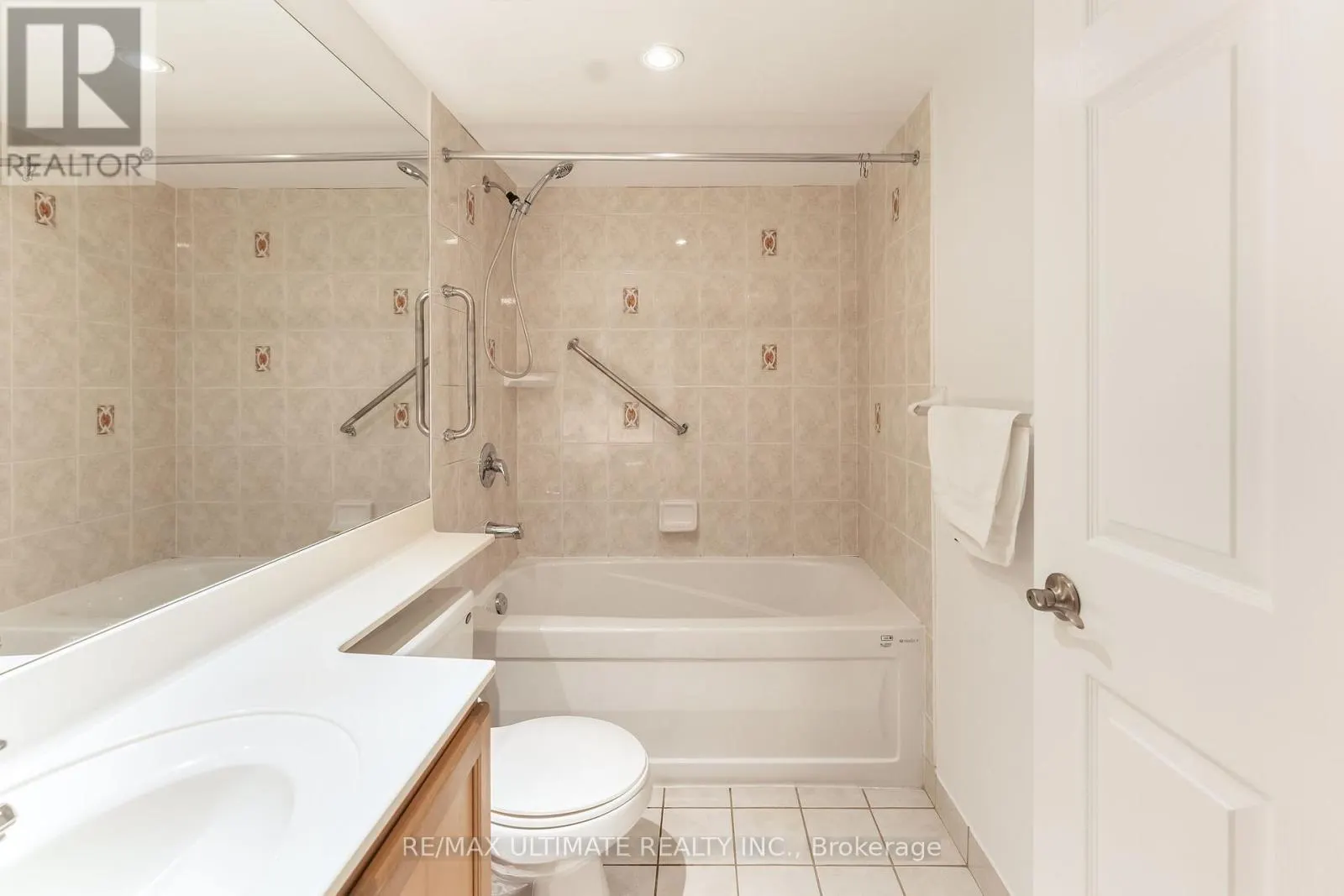 222 - 270 WELLINGTON STREET W
