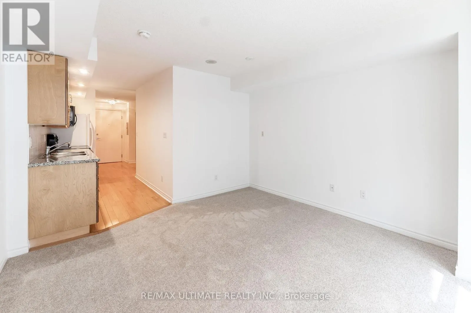 222 - 270 WELLINGTON STREET W
