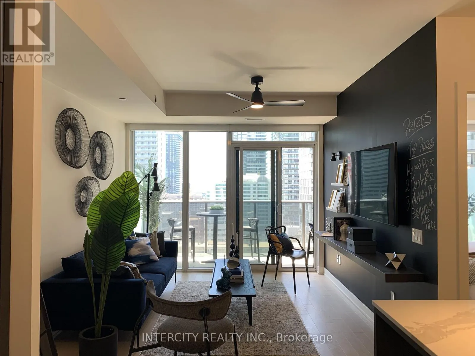 2516 - 330 RICHMOND STREET W