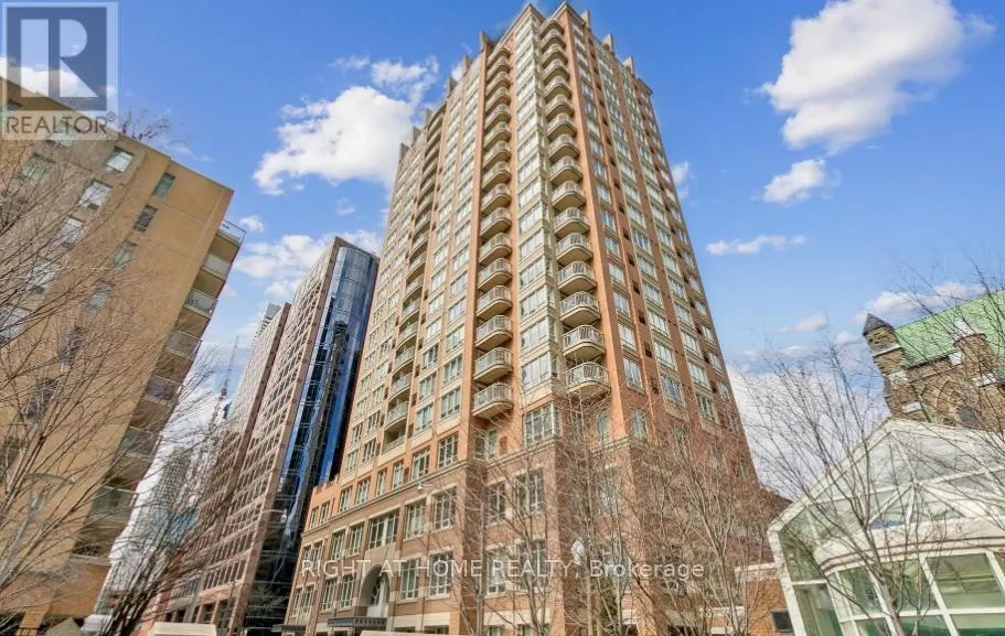701 - 100 HAYDEN STREET