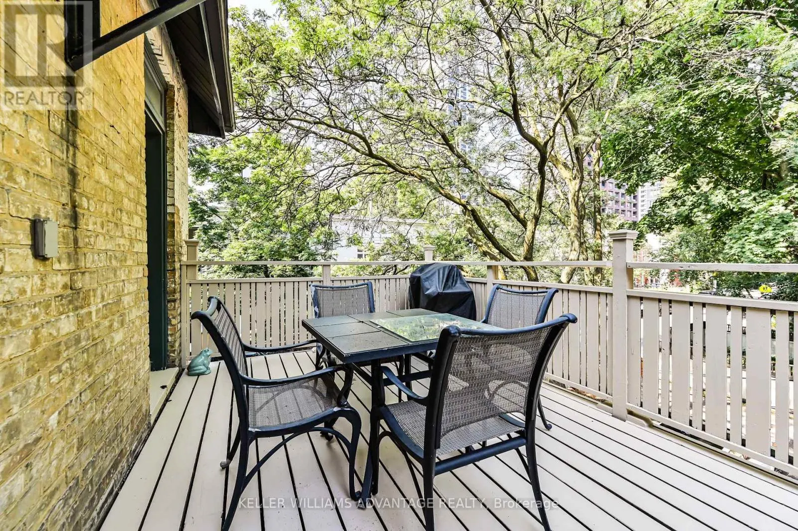 2 - 43 HUNTLEY STREET