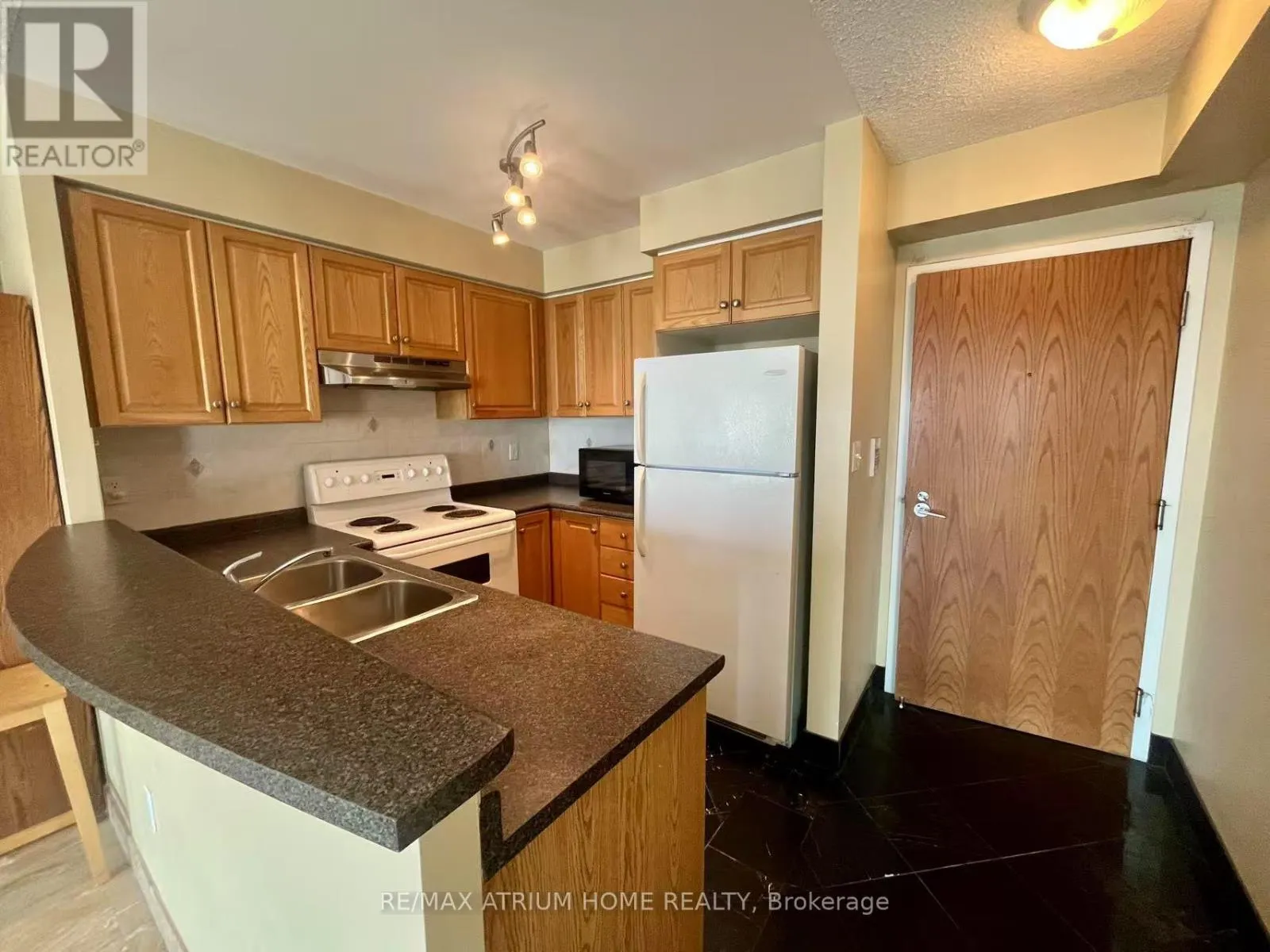 2315 - 7 LORRAINE DRIVE