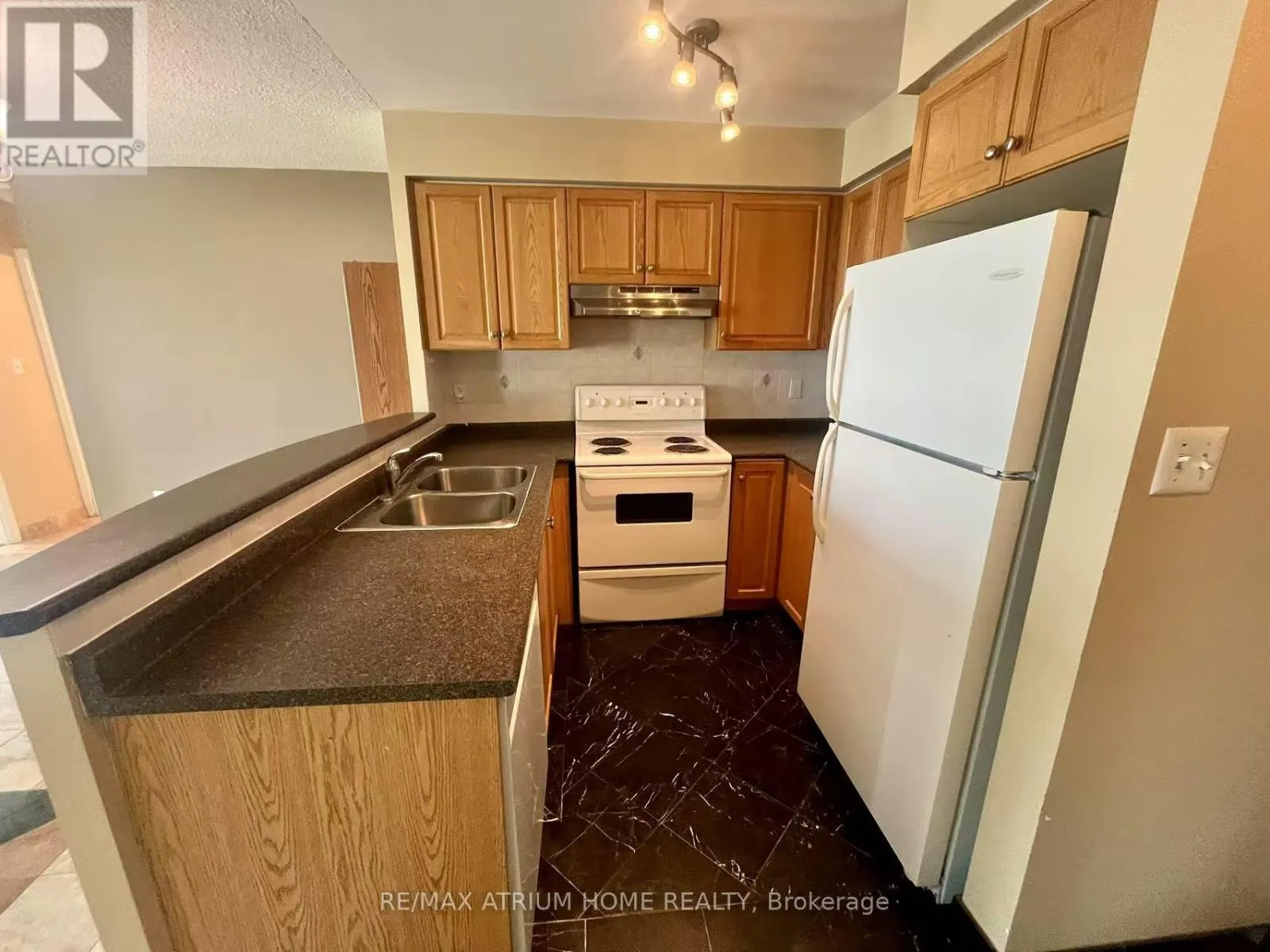 2315 - 7 LORRAINE DRIVE