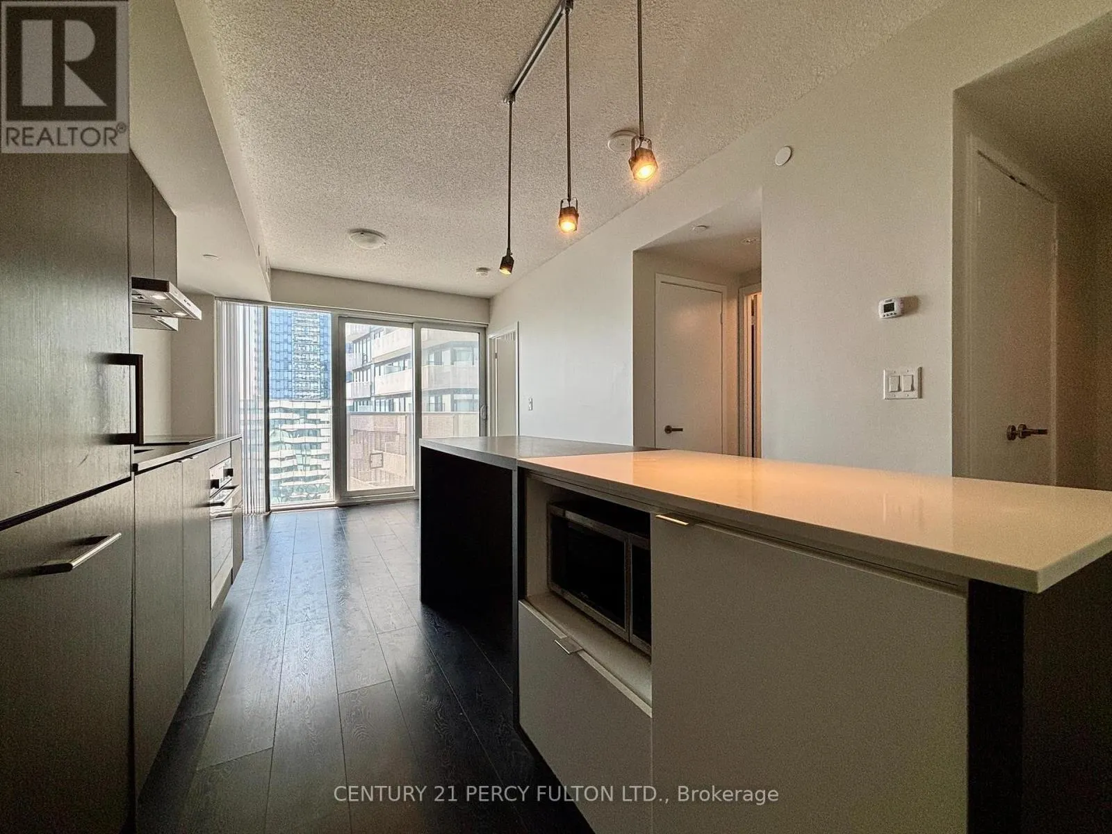 5201 - 88 HARBOUR STREET