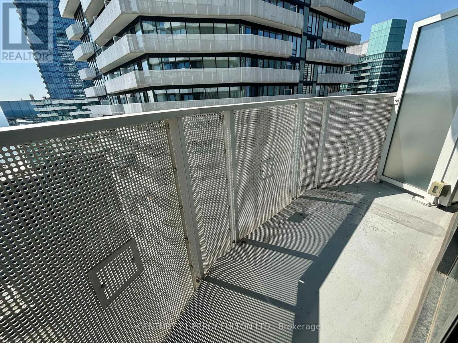 5201 - 88 HARBOUR STREET
