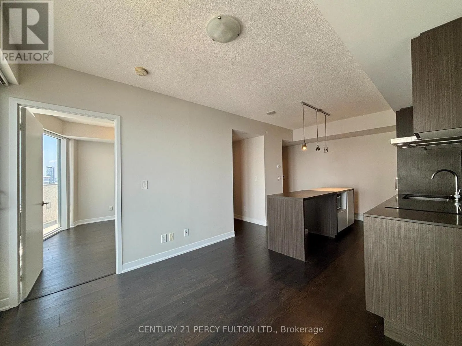 5201 - 88 HARBOUR STREET