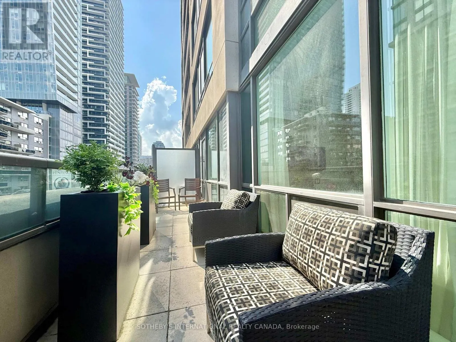 409 - 88 BROADWAY AVENUE