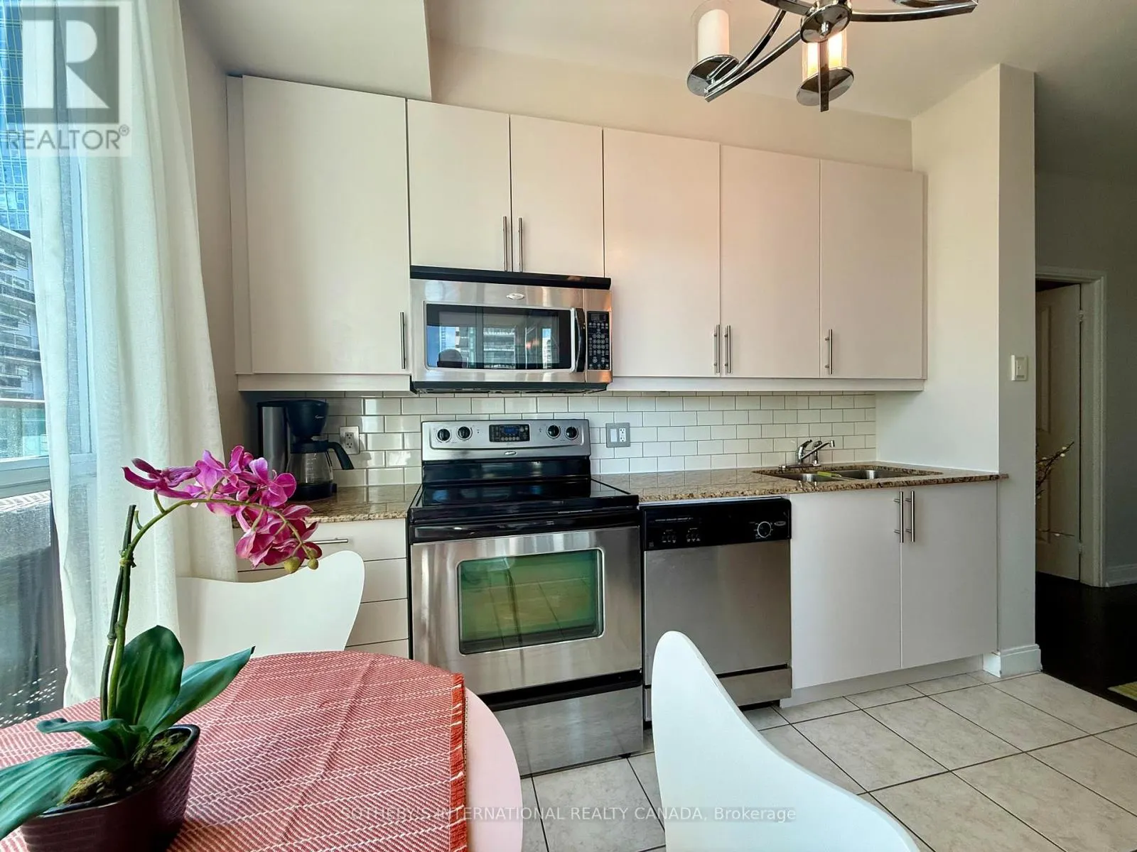 409 - 88 BROADWAY AVENUE