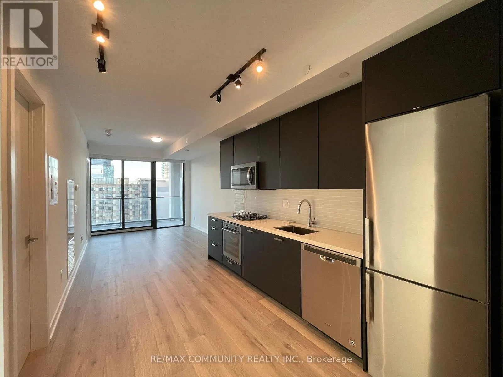 1004 - 55 ONTARIO STREET