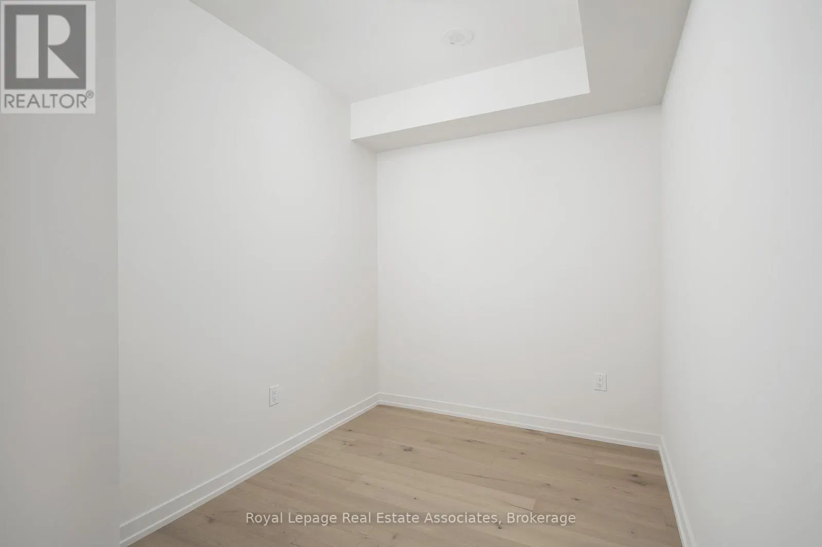 1105 - 181 STERLING ROAD