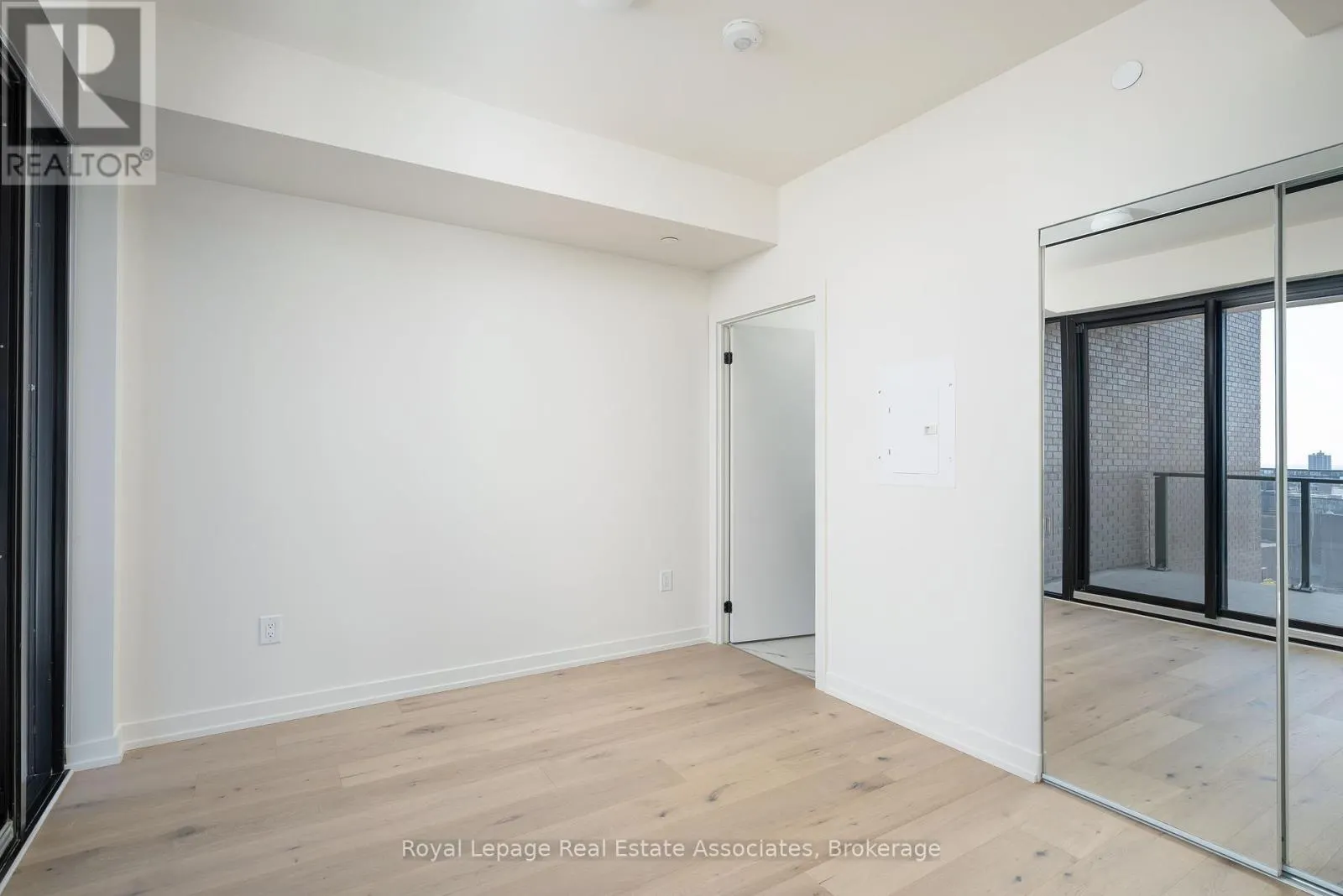 1105 - 181 STERLING ROAD
