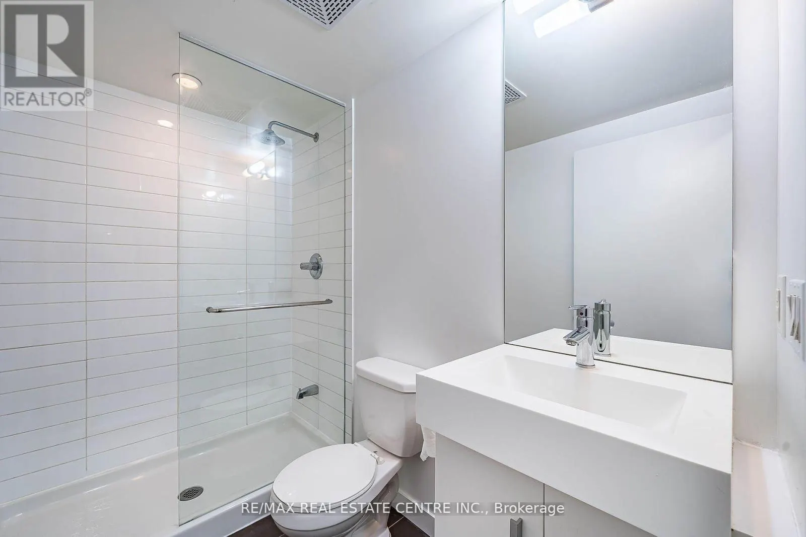 233 - 38 DAN LECKIE WAY