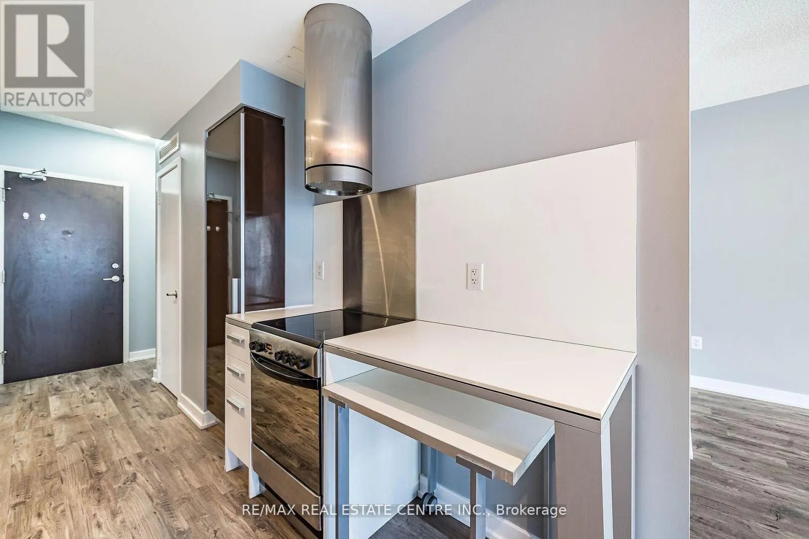233 - 38 DAN LECKIE WAY