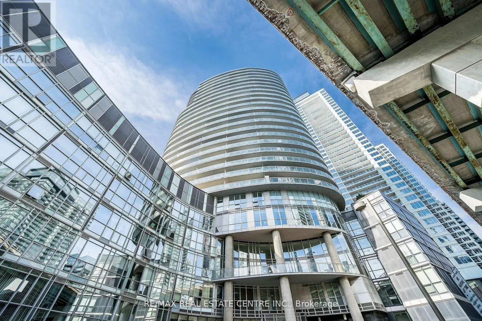 233 - 38 DAN LECKIE WAY