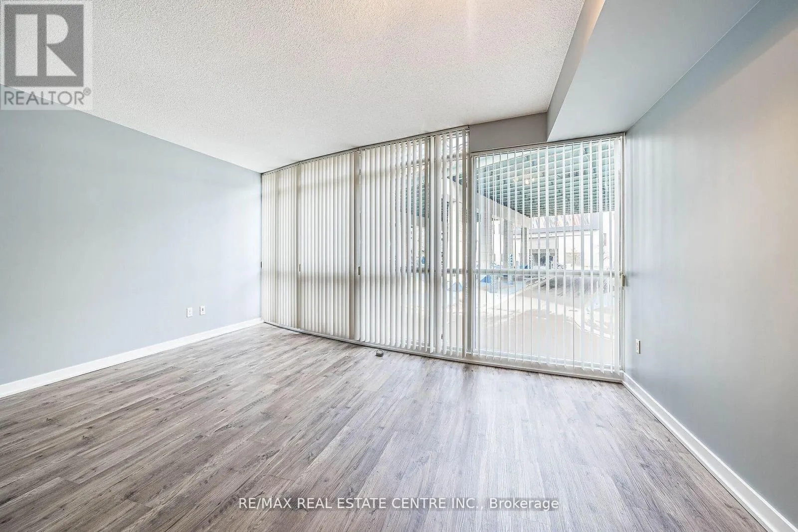 233 - 38 DAN LECKIE WAY