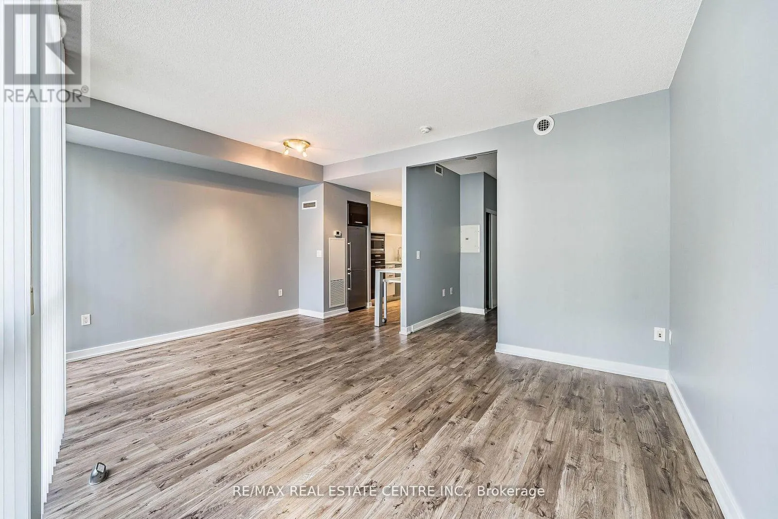 233 - 38 DAN LECKIE WAY
