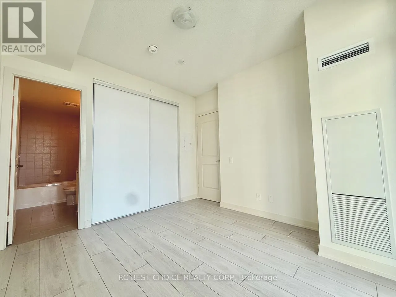 2520 - 4955 YONGE STREET
