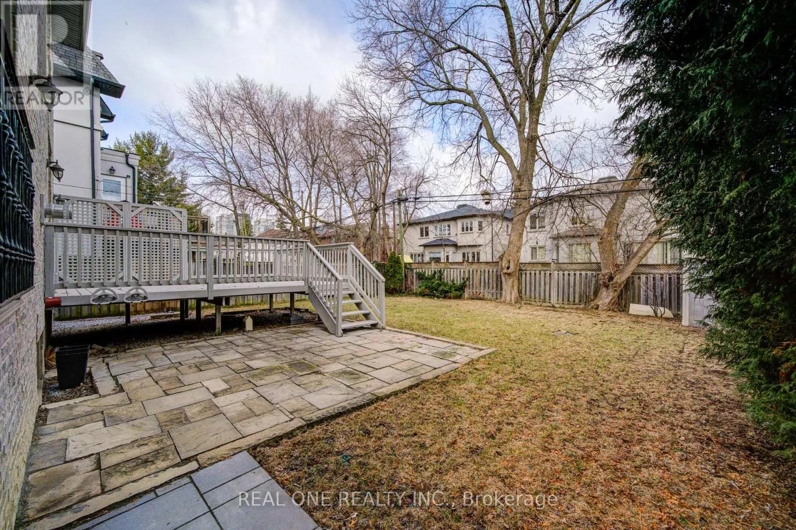 210 MAPLEHURST AVENUE