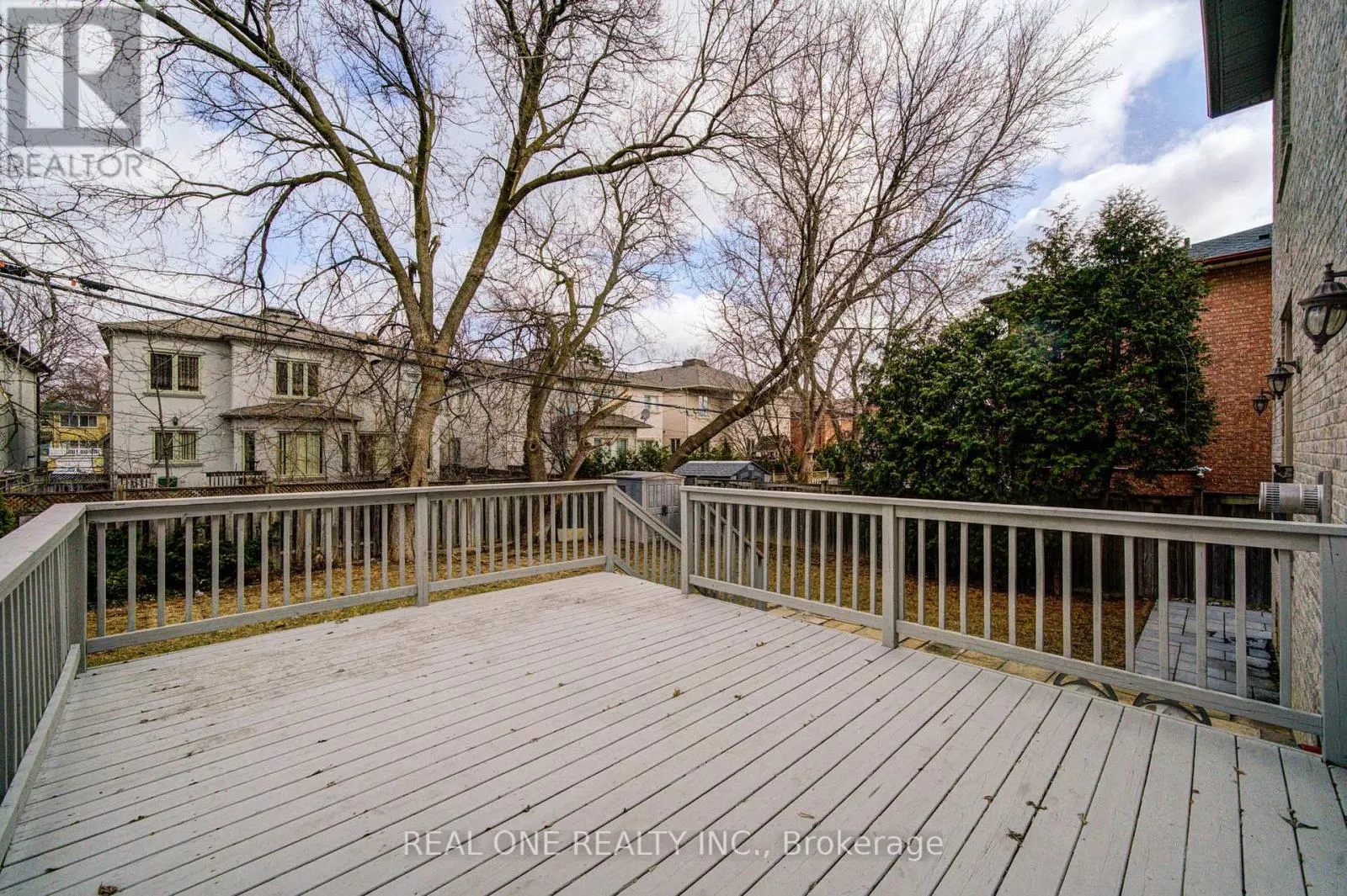 210 MAPLEHURST AVENUE