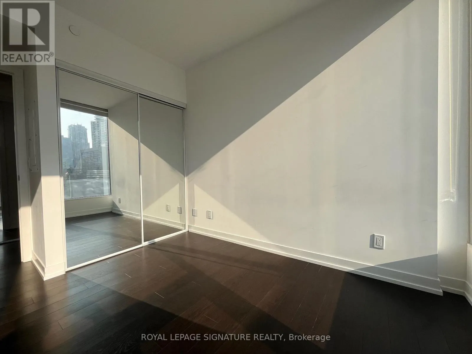 1806 - 85 WOOD STREET