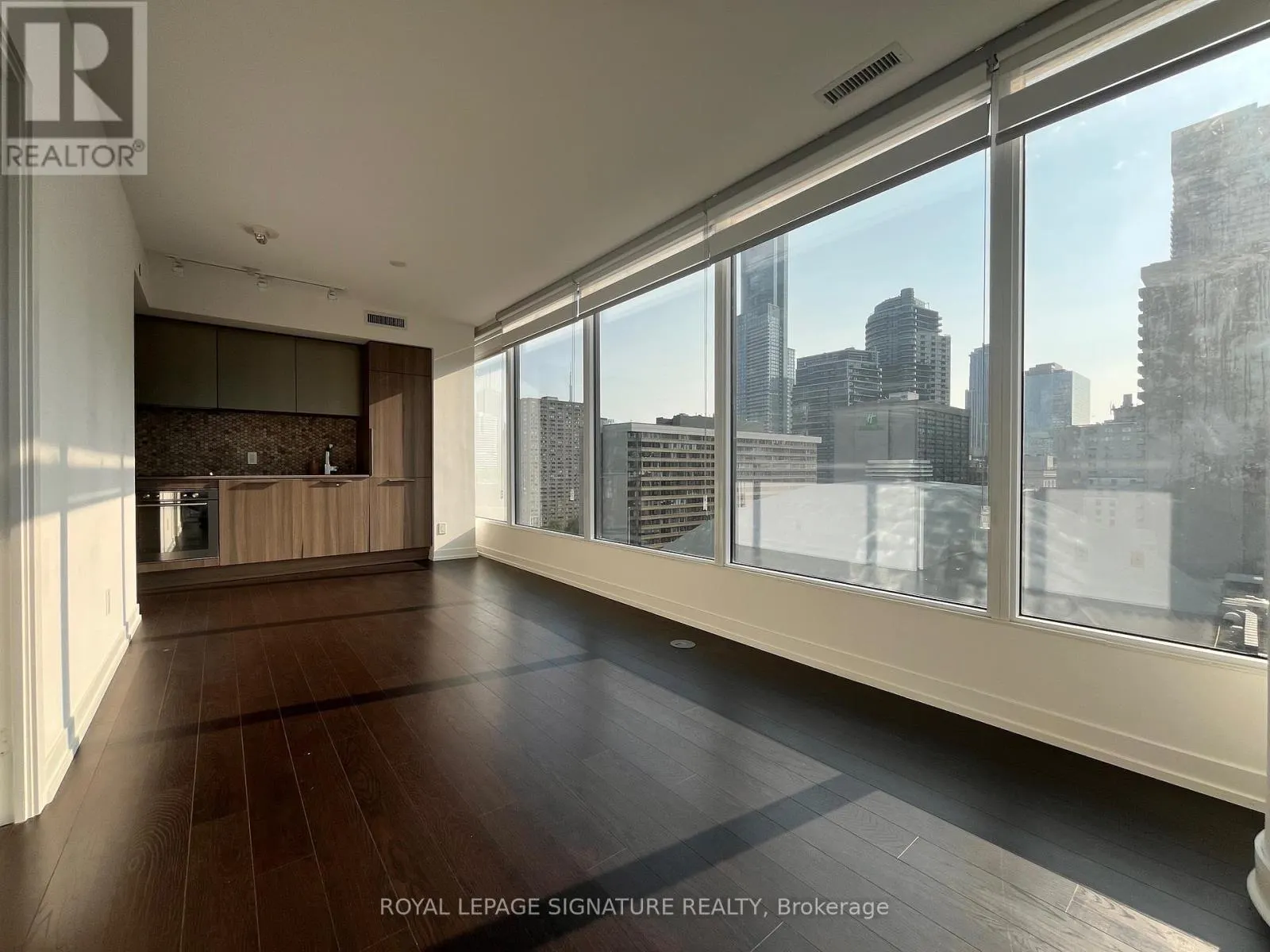 1806 - 85 WOOD STREET