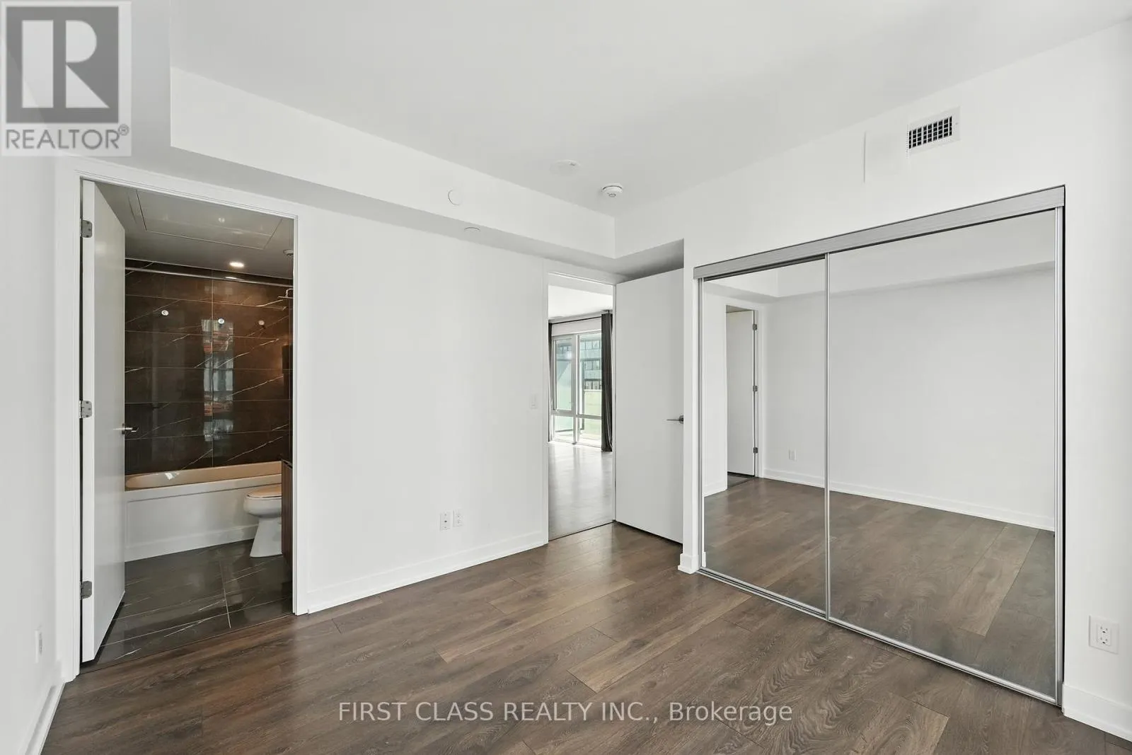 1802 - 501 YONGE STREET