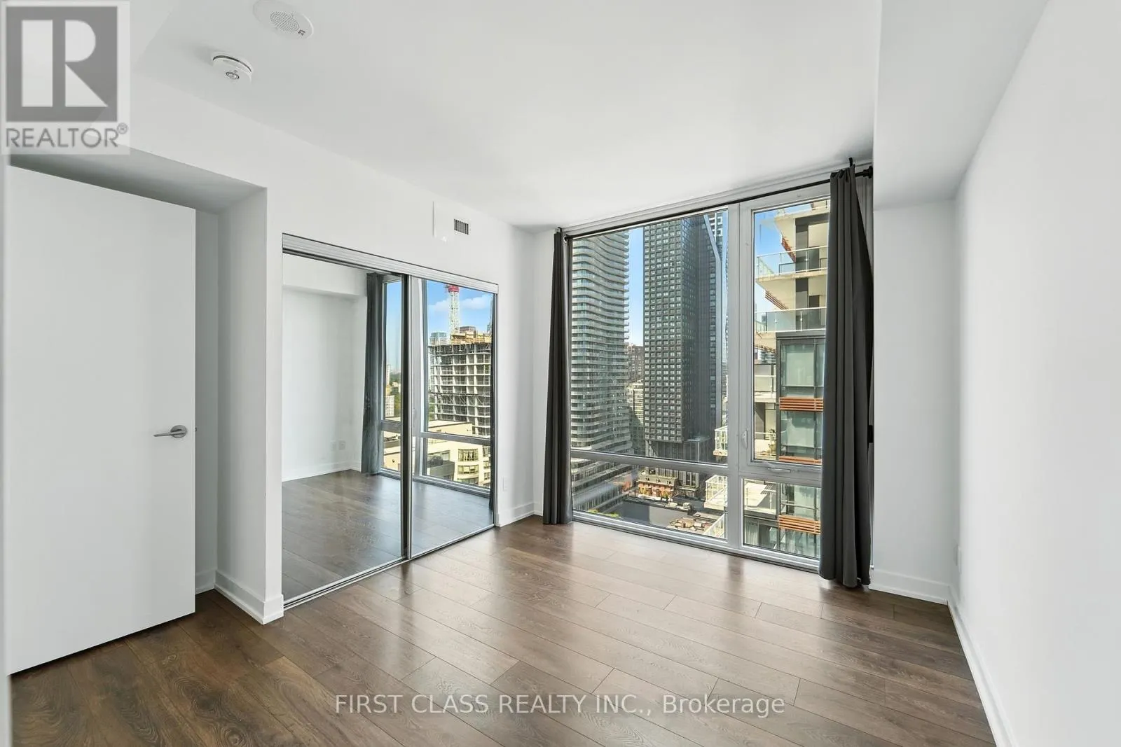 1802 - 501 YONGE STREET