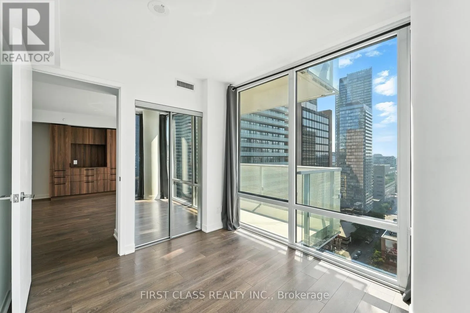 1802 - 501 YONGE STREET