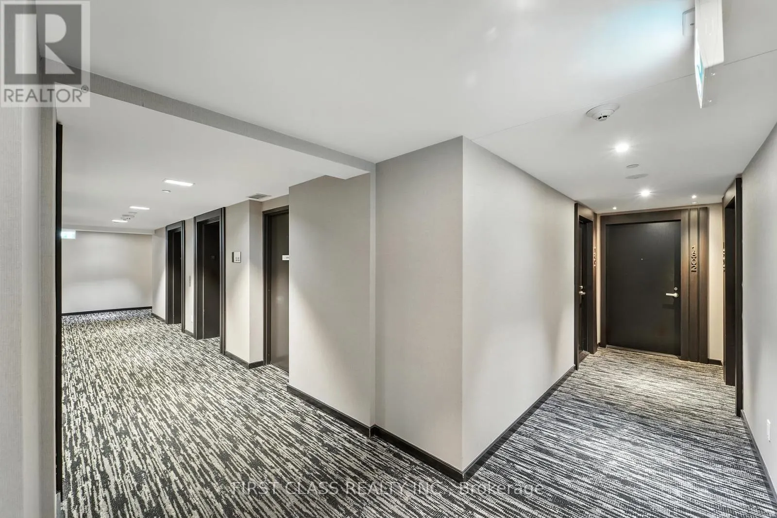 1802 - 501 YONGE STREET