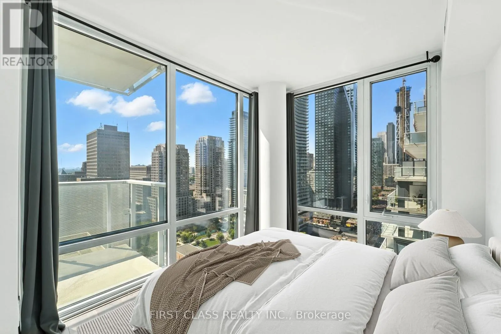 1802 - 501 YONGE STREET
