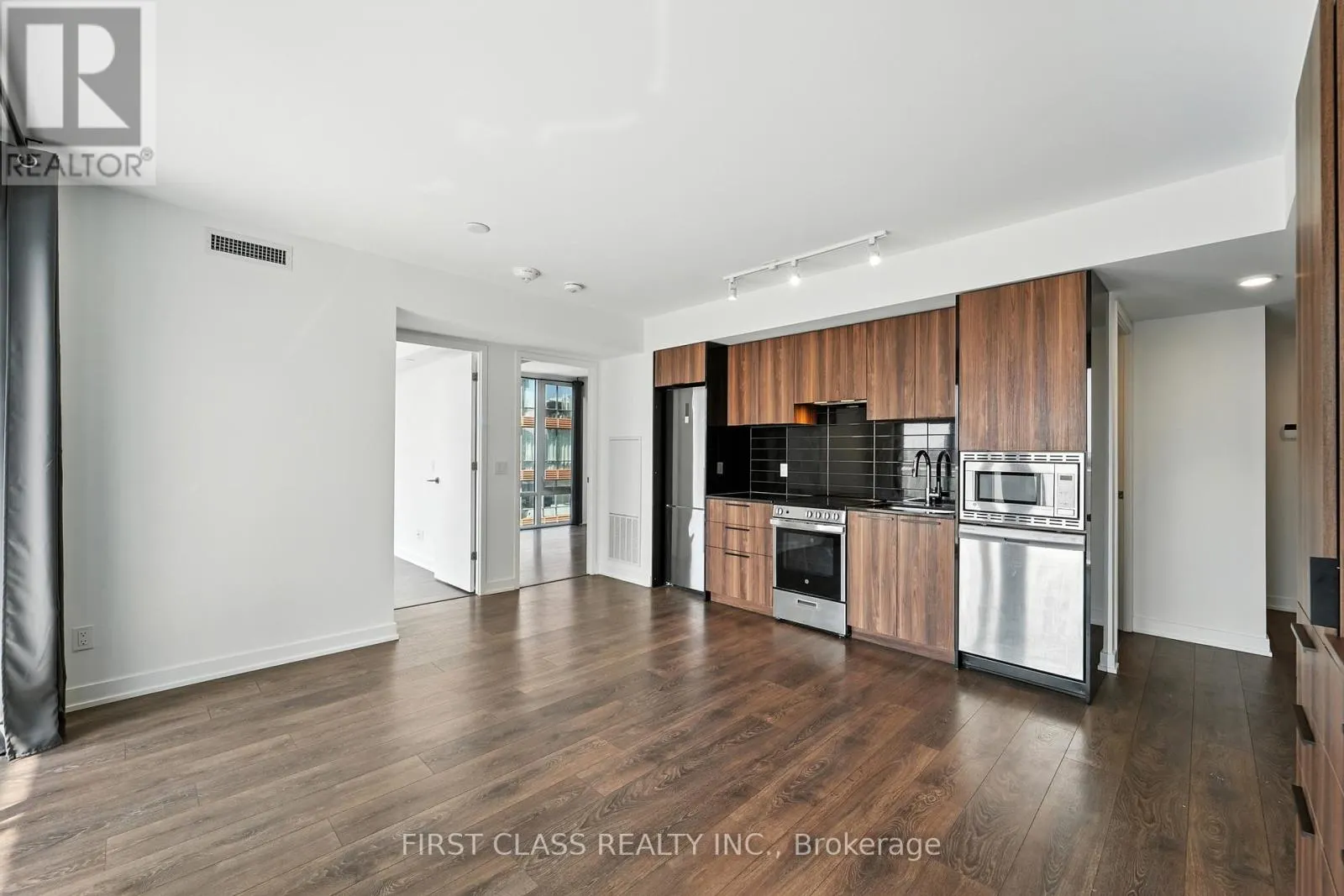 1802 - 501 YONGE STREET